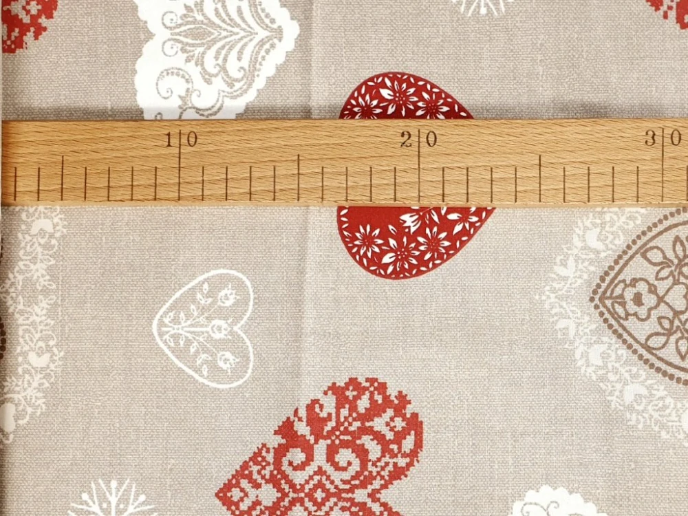 Bavlněné plátno - Srdce na béžovém režném efektu