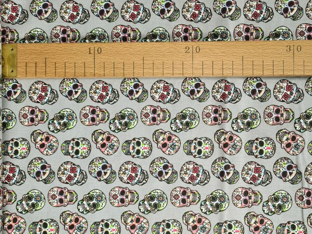 Bavlněné plátno - Květinové lebky na šedé