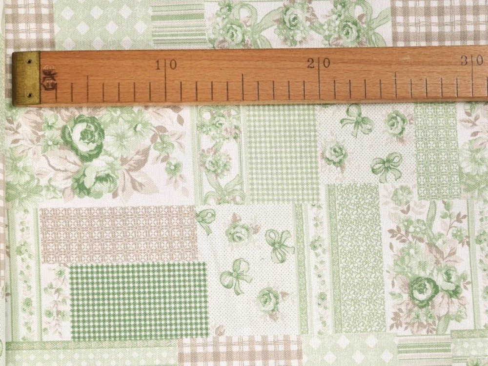 Dekorační látka - Růže patchwork zelené