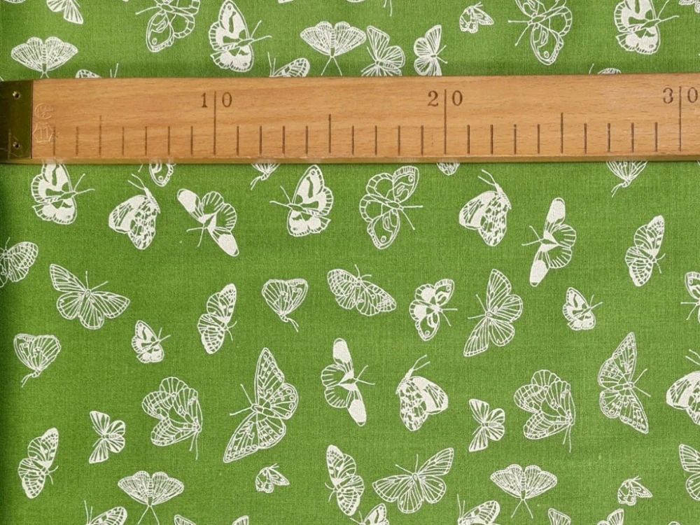 Bavlněné plátno - Motýli na hráškově zelené