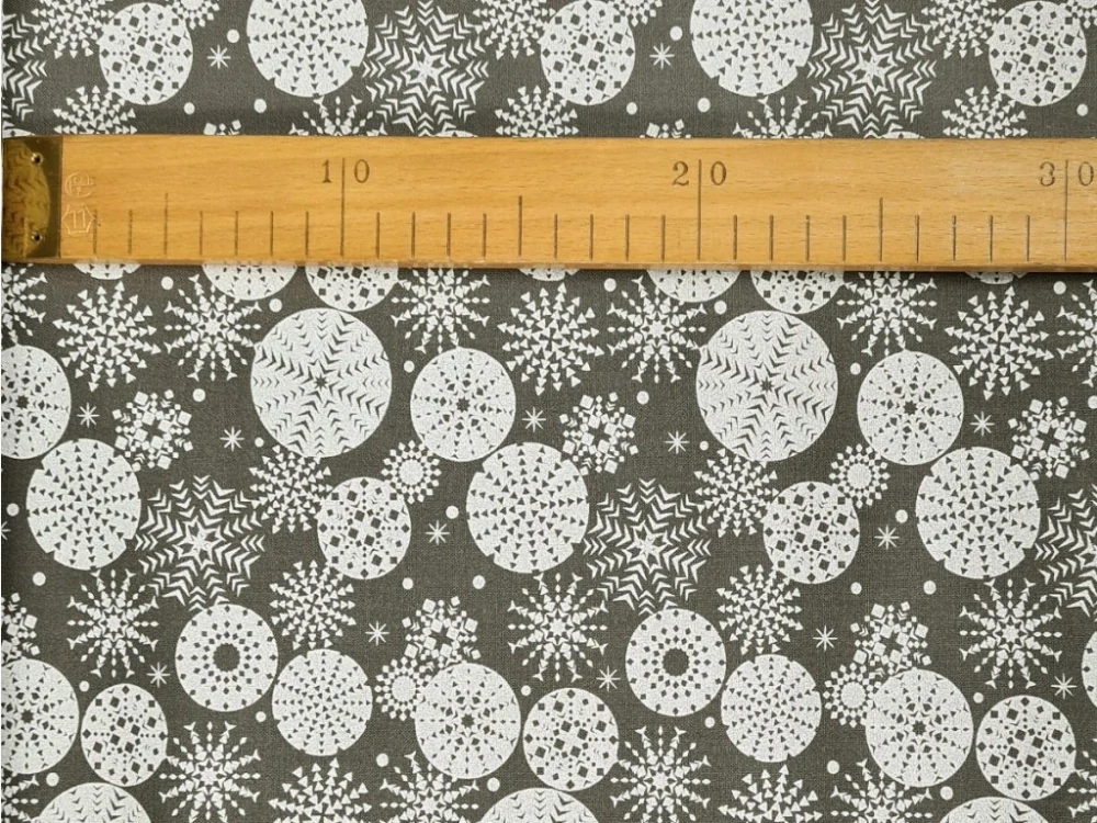 Bavlněné plátno - Ozdoby na tmavě šedé